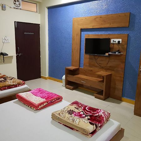 Hotel Shri Radhe Krishna Godarpura Buitenkant foto