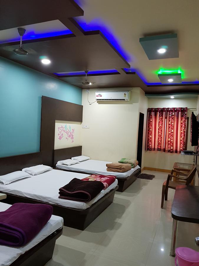 Hotel Shri Radhe Krishna Godarpura Buitenkant foto