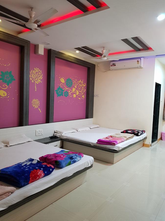 Hotel Shri Radhe Krishna Godarpura Buitenkant foto