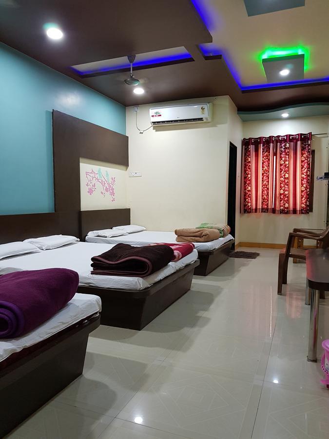 Hotel Shri Radhe Krishna Godarpura Buitenkant foto