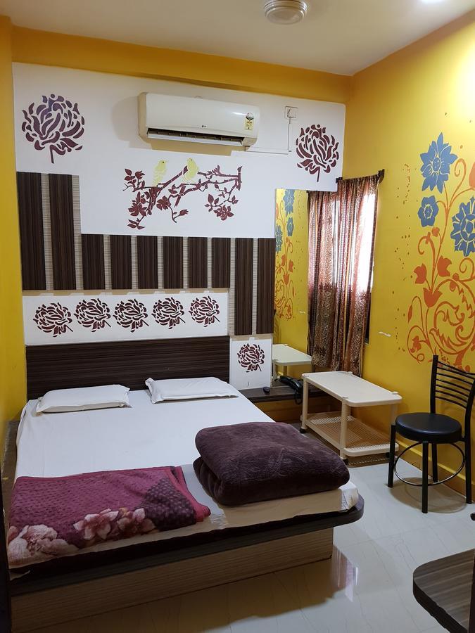 Hotel Shri Radhe Krishna Godarpura Buitenkant foto