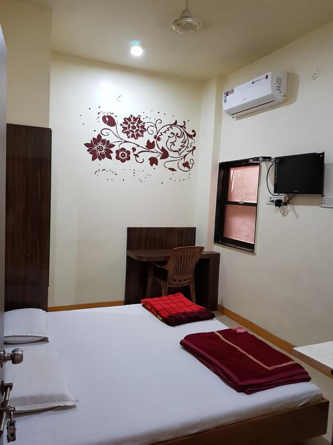 Hotel Shri Radhe Krishna Godarpura Buitenkant foto