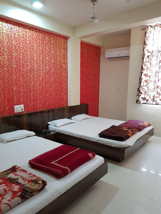 Hotel Shri Radhe Krishna Godarpura Buitenkant foto