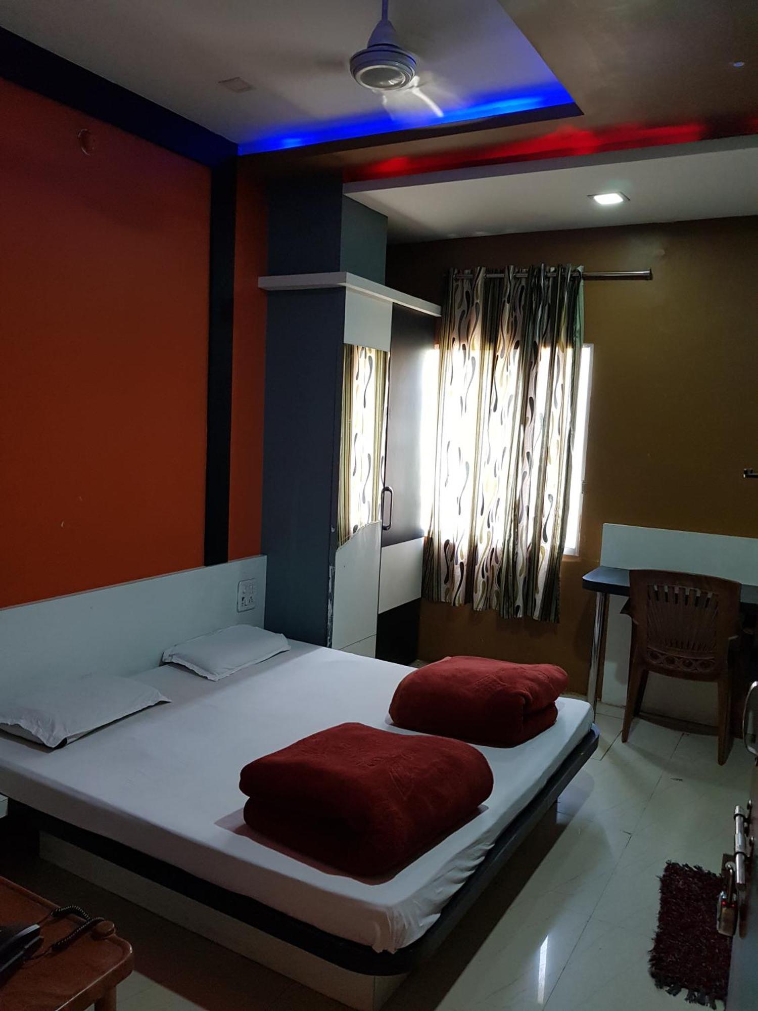 Hotel Shri Radhe Krishna Godarpura Buitenkant foto