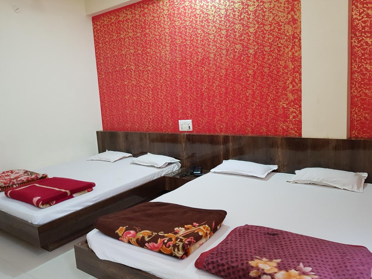 Hotel Shri Radhe Krishna Godarpura Buitenkant foto