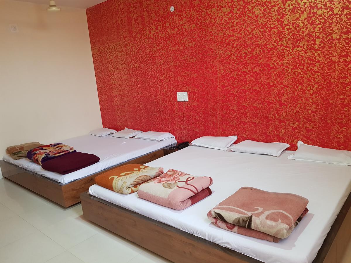 Hotel Shri Radhe Krishna Godarpura Buitenkant foto