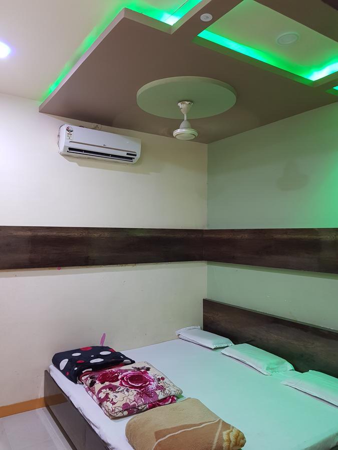 Hotel Shri Radhe Krishna Godarpura Buitenkant foto