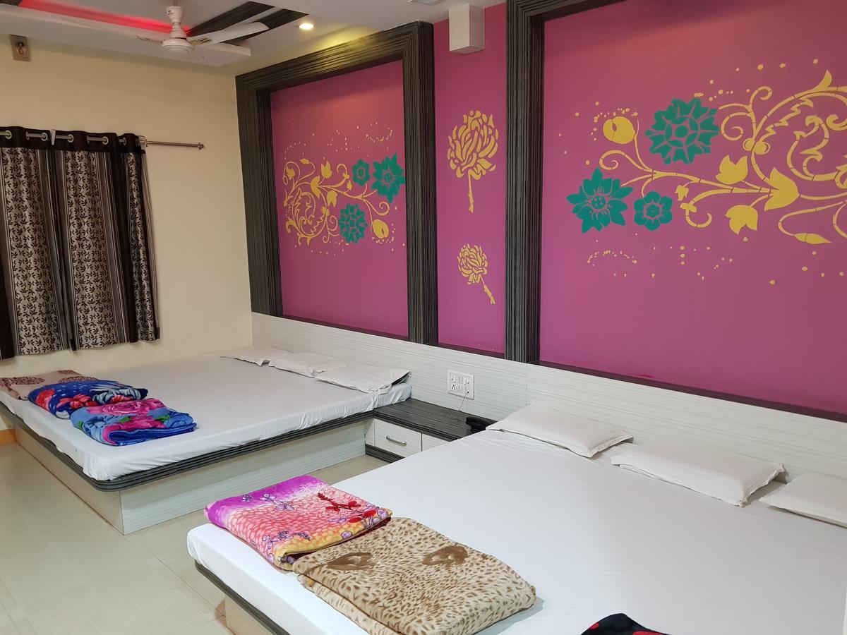 Hotel Shri Radhe Krishna Godarpura Buitenkant foto